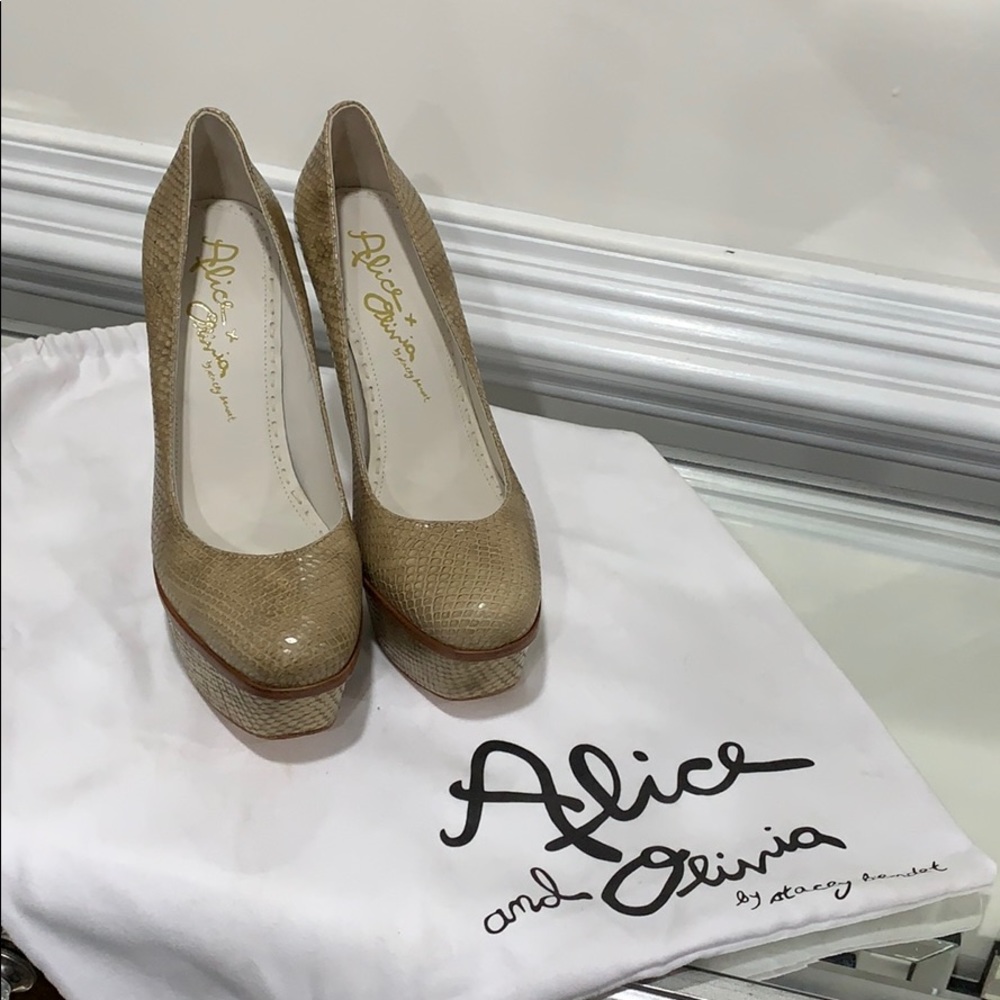 Alice + Olivia Pumps